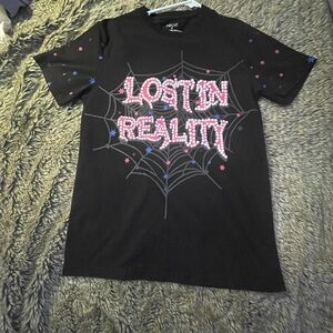 lost in reality tee, textureed tee, size small, new hasnt been used.